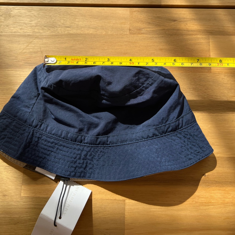 NWT Burberry baby hat, size XS - Picture 6 of 7